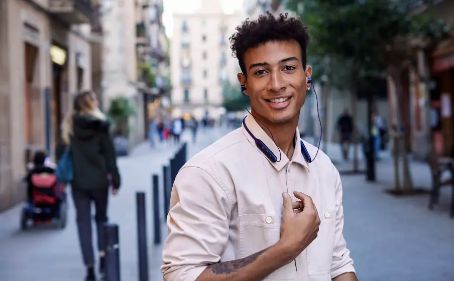 JBL LIVE 220BT Wireless Bluetooth In-Ear Neckband Earphones