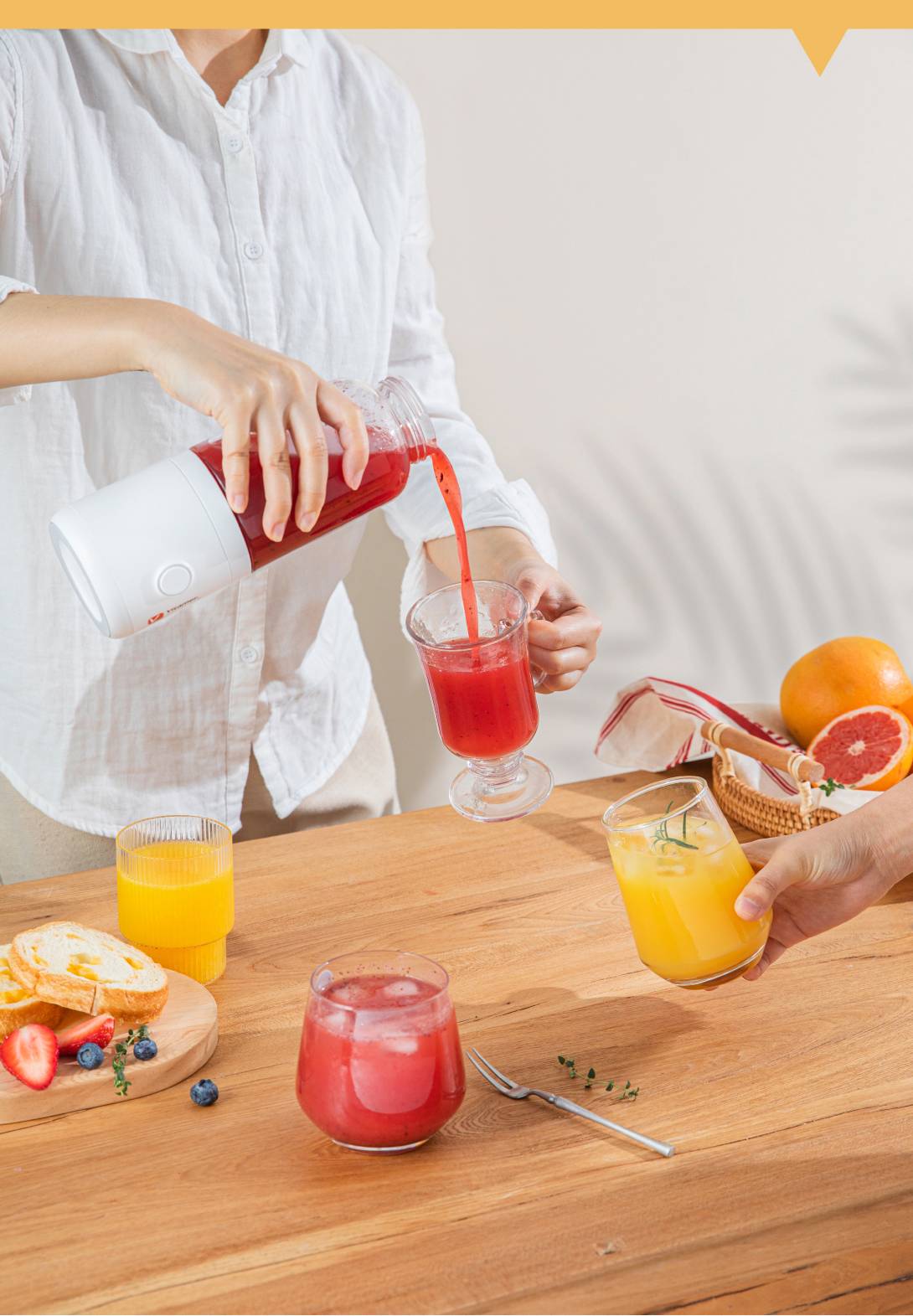 Vitamer 500ml Electric Blender: A Portable and Rechargeable Food Processor with Automatic Juicing Function, Ensuring Fast and Convenient Juice Preparation