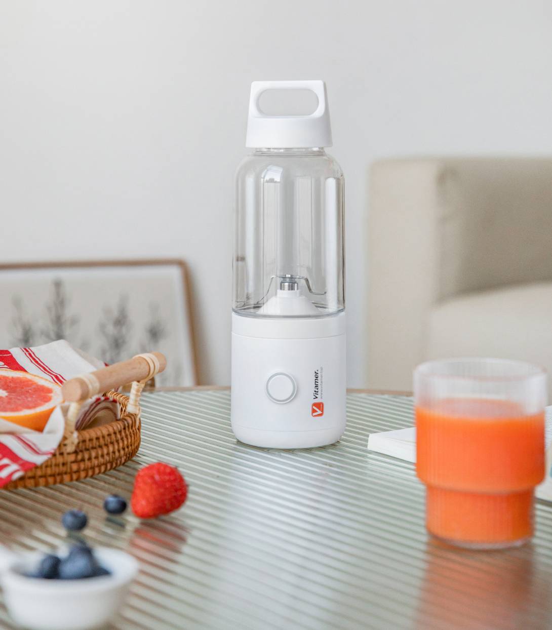 Vitamer 500ml Electric Blender: A Portable and Rechargeable Food Processor with Automatic Juicing Function, Ensuring Fast and Convenient Juice Preparation